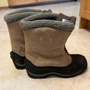 SOREL winter boots with zipper size 9.
